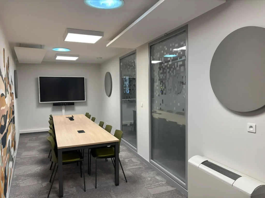 Réaménagement de locaux en salle de réunion et bureaux de médecins à Valence - APST