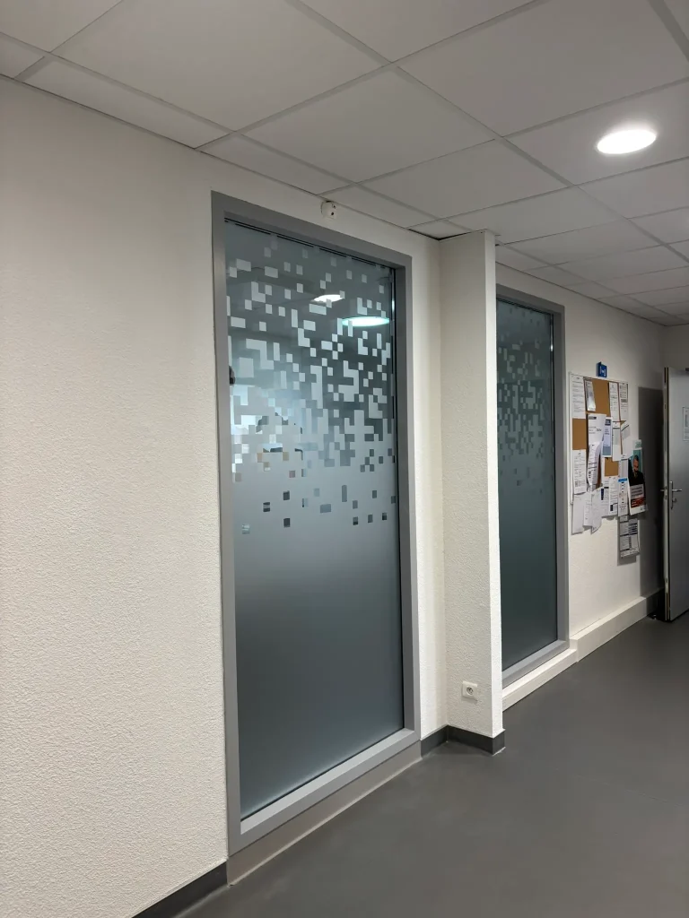 Réaménagement de locaux en salle de réunion et bureaux de médecins à Valence - APST